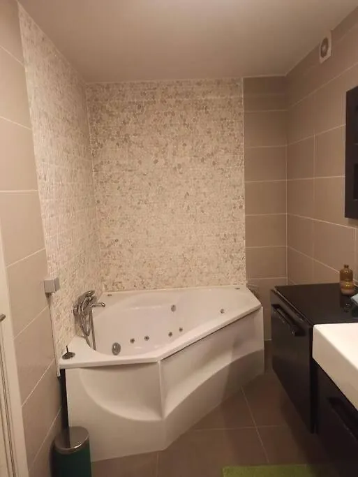 Lux & Cozy Apt + Garden +Jaccuzi Антверпен